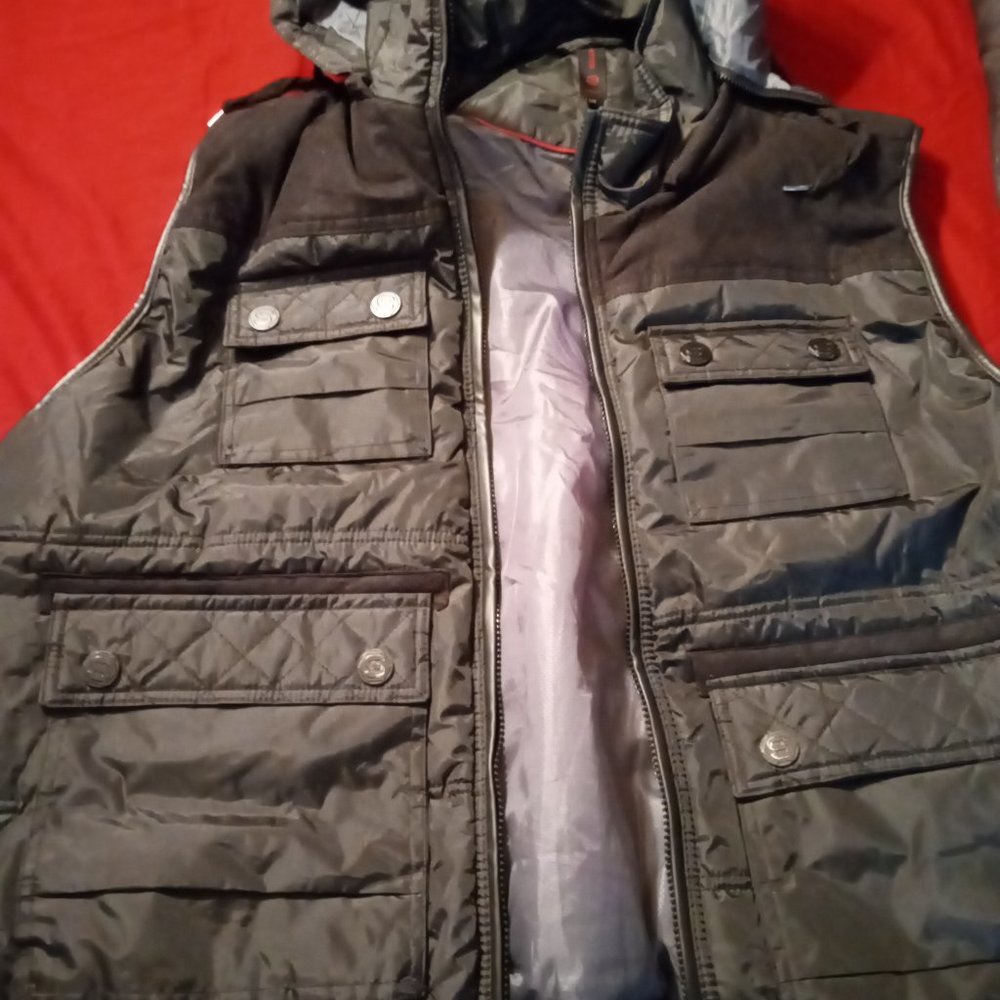 SOLD..........NEW men's vest